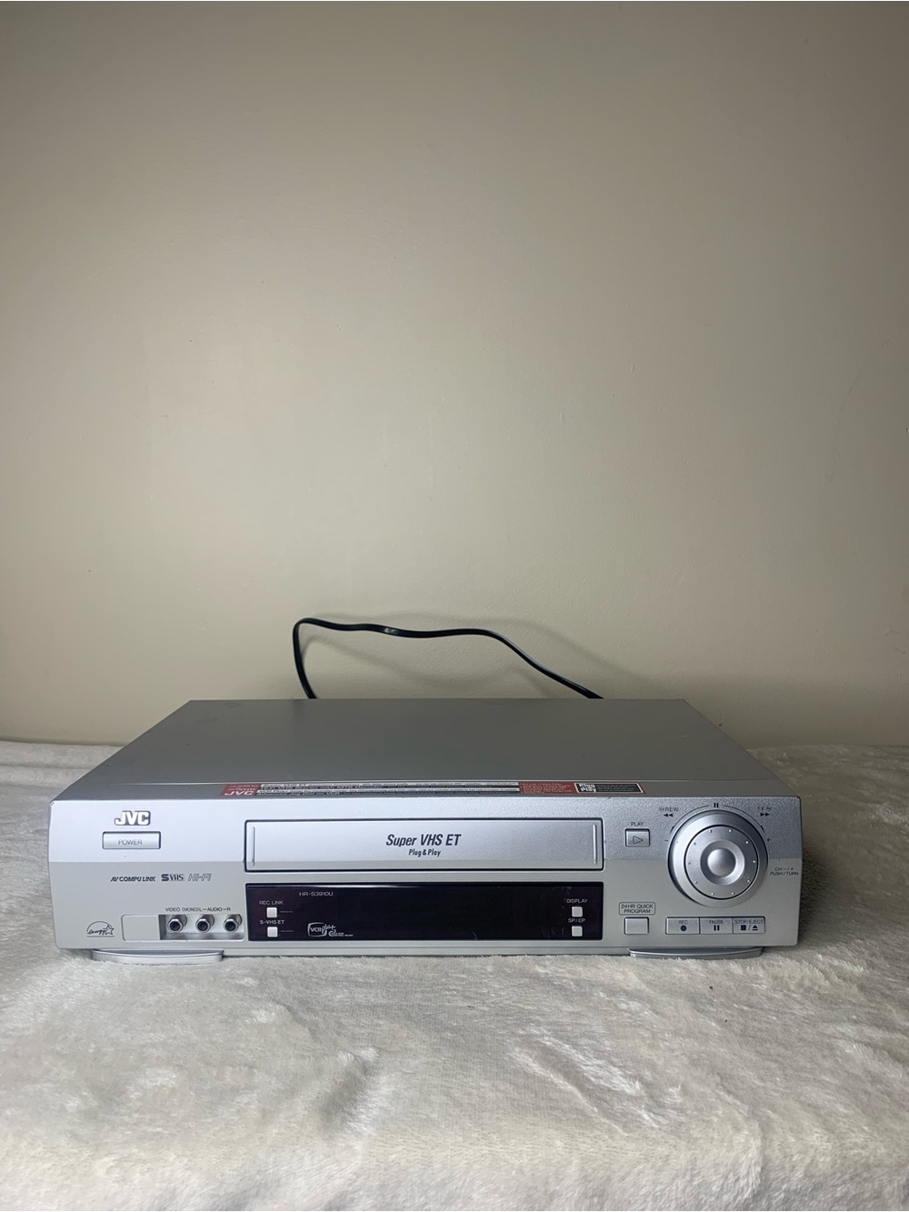JVC Super S-VHS VHS ET HR-S3910U Video Cassette Recorder VCR No Remote TESTED